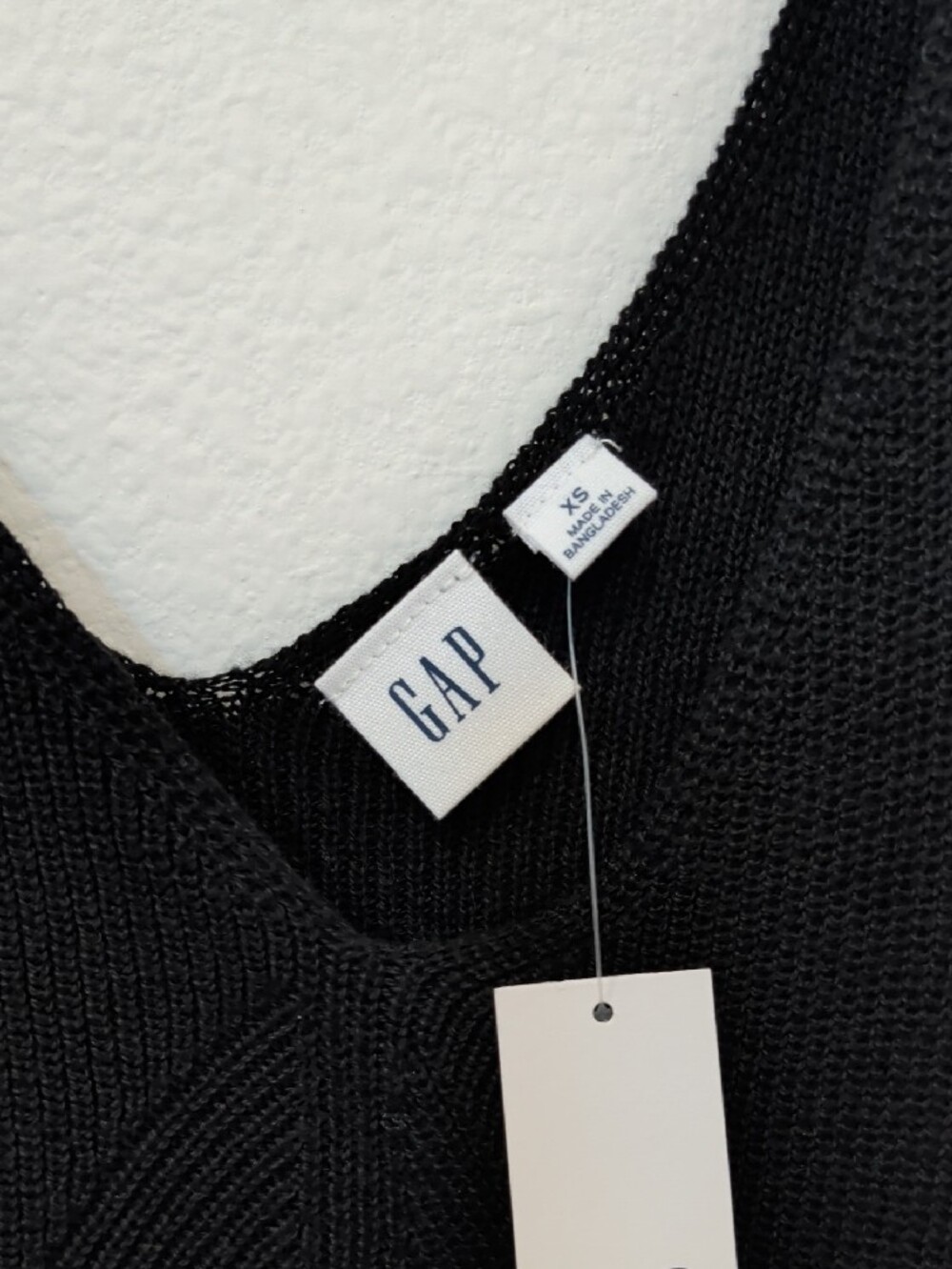 GAP Black V-Neck Ribbed Knit Tank - Picture 5 of 9
